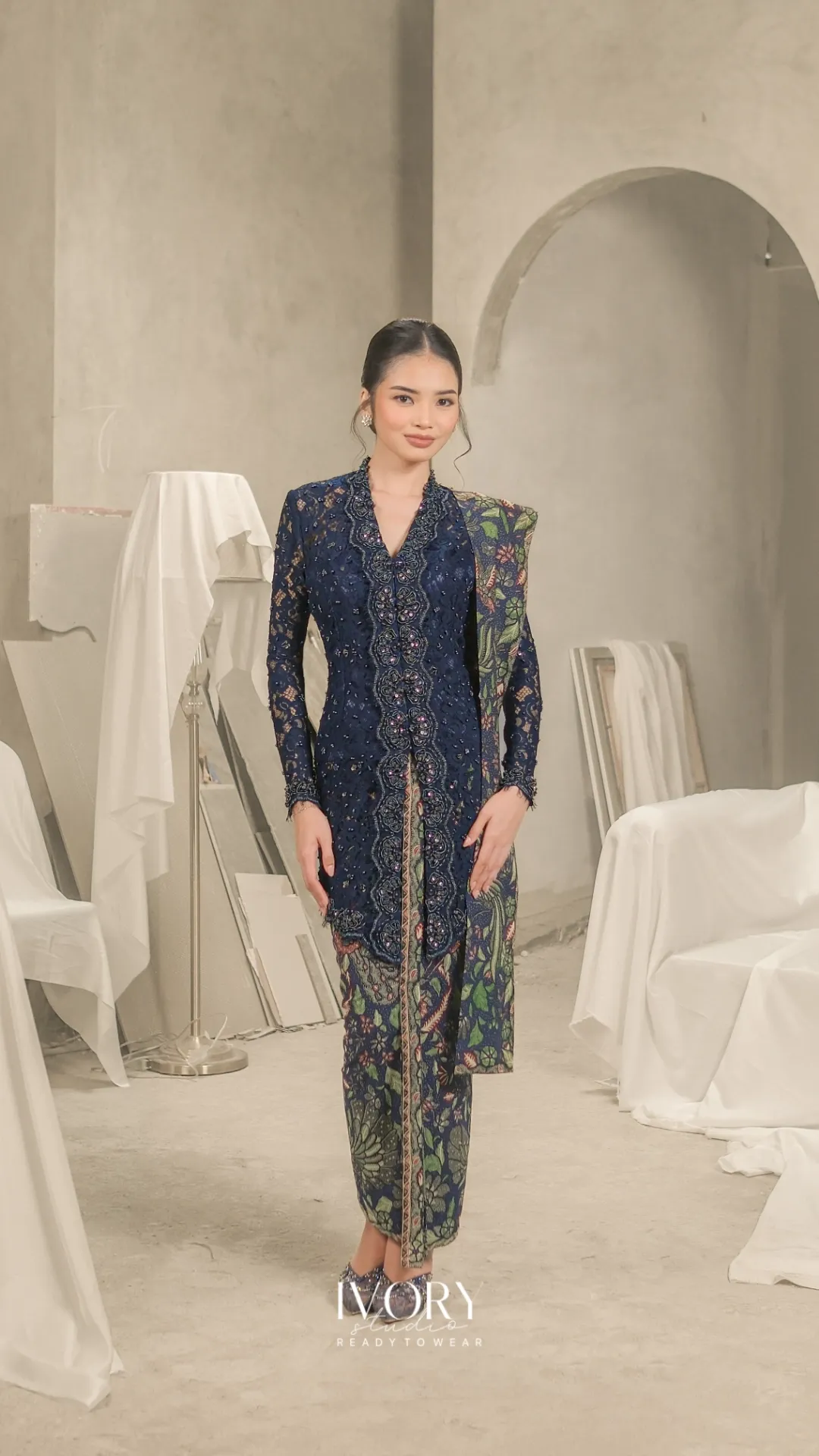 Sadajiwa Kebaya in Navy