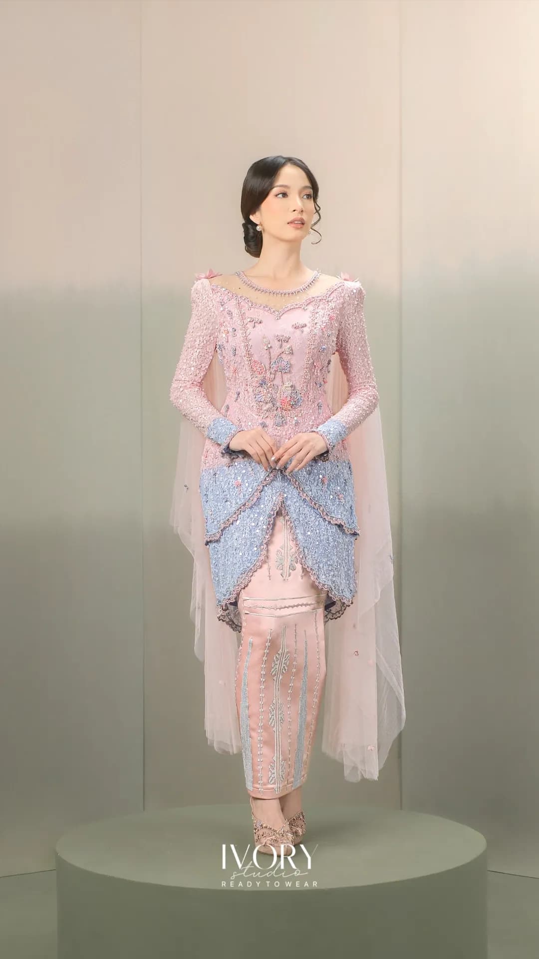 Dua Putri & Raja Ular Kebaya in Powder Pink on Periwinkle