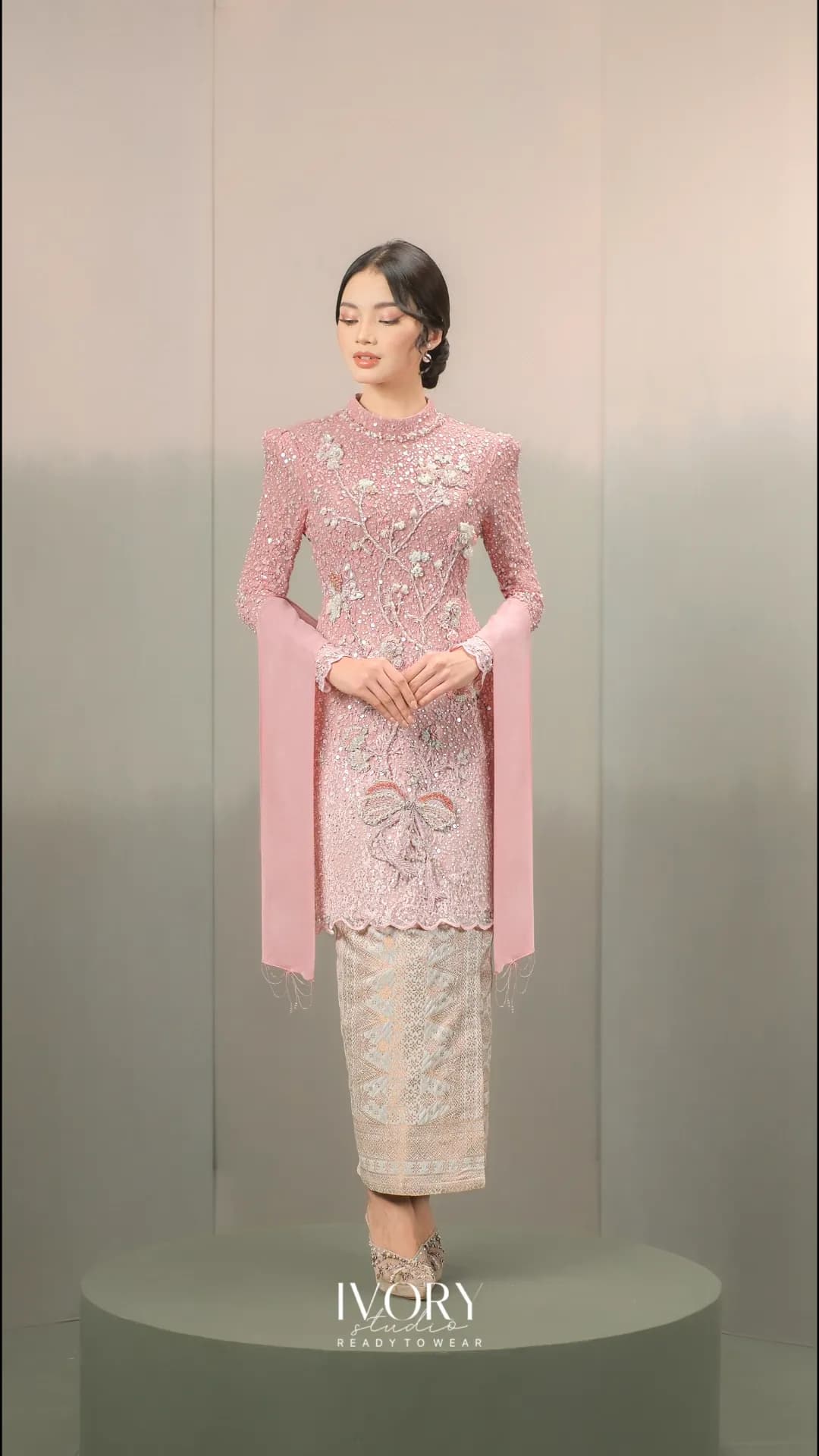 Putri Mandalika Kebaya in Ombre Dusty Pink